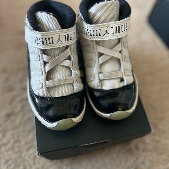 Jordan 11 Kids Shoes - Black and White - Picture 3 of 3